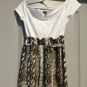 J for justify romper